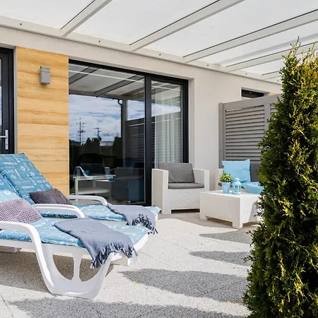 Barka - Apartamenty Premium Oraz Pokoje Blisko Plazy Karwia Exterior photo